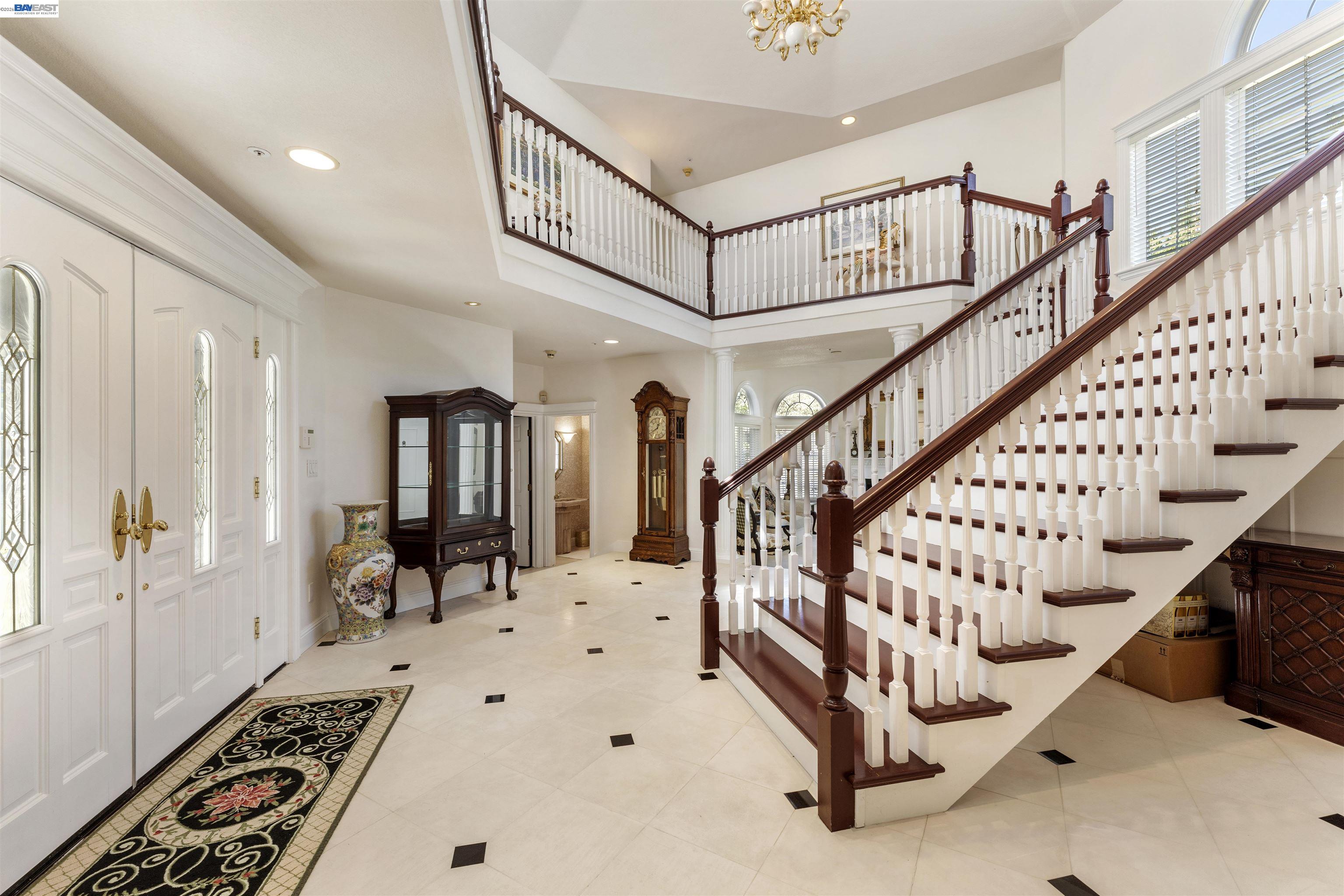8016 Golden Eagle Way