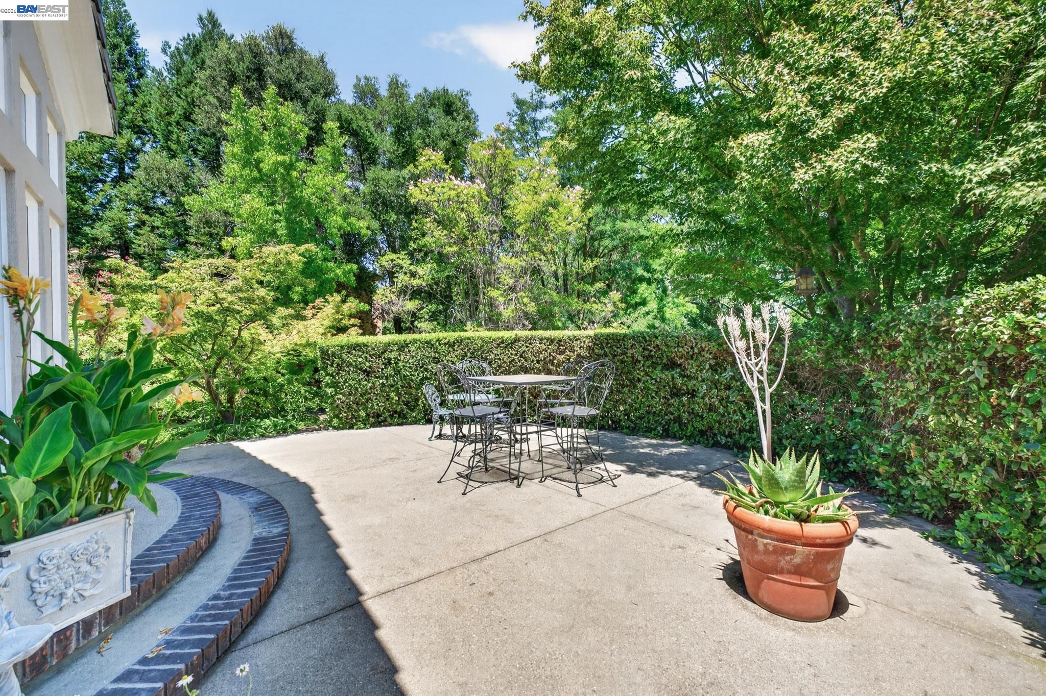 8016 Golden Eagle Way
