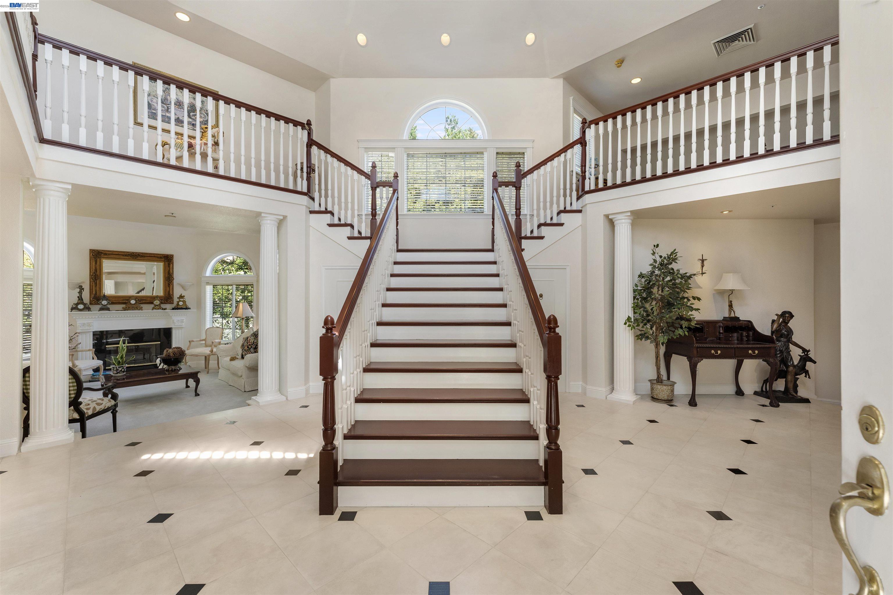 8016 Golden Eagle Way
