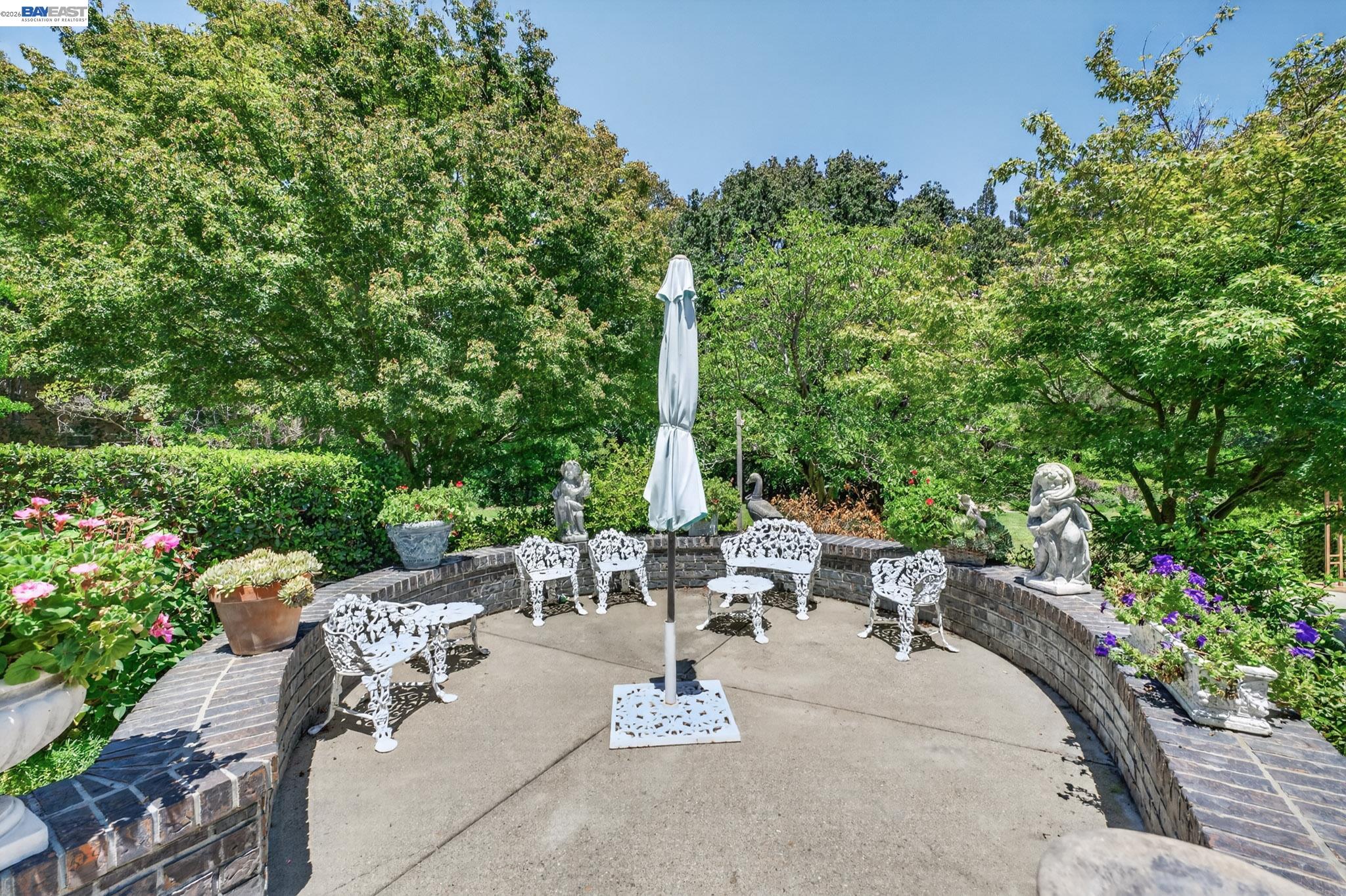 8016 Golden Eagle Way