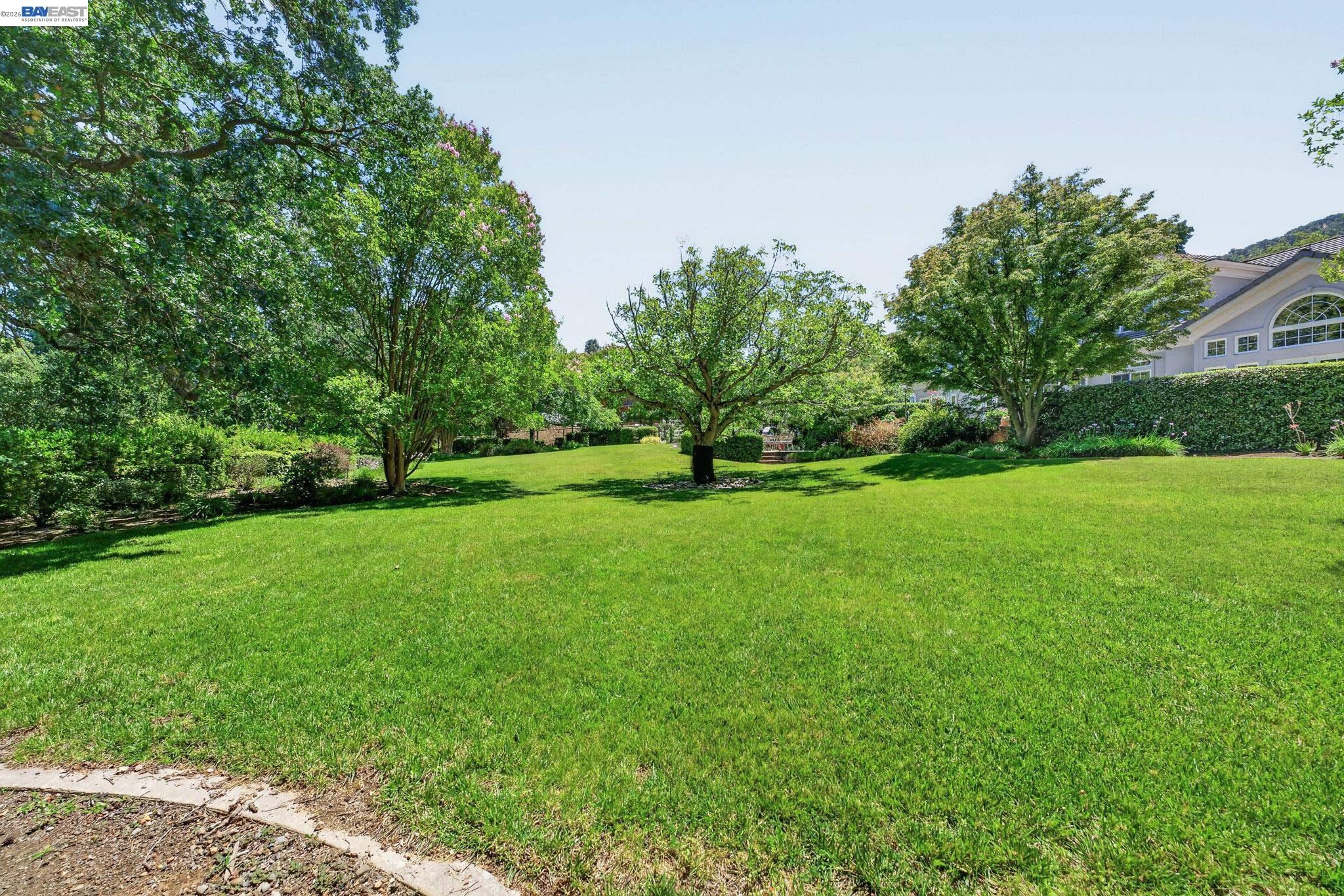 8016 Golden Eagle Way