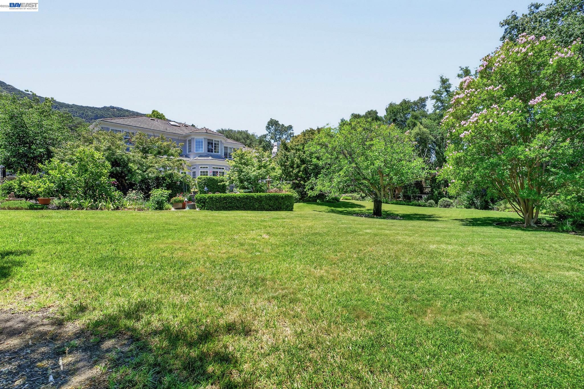 8016 Golden Eagle Way