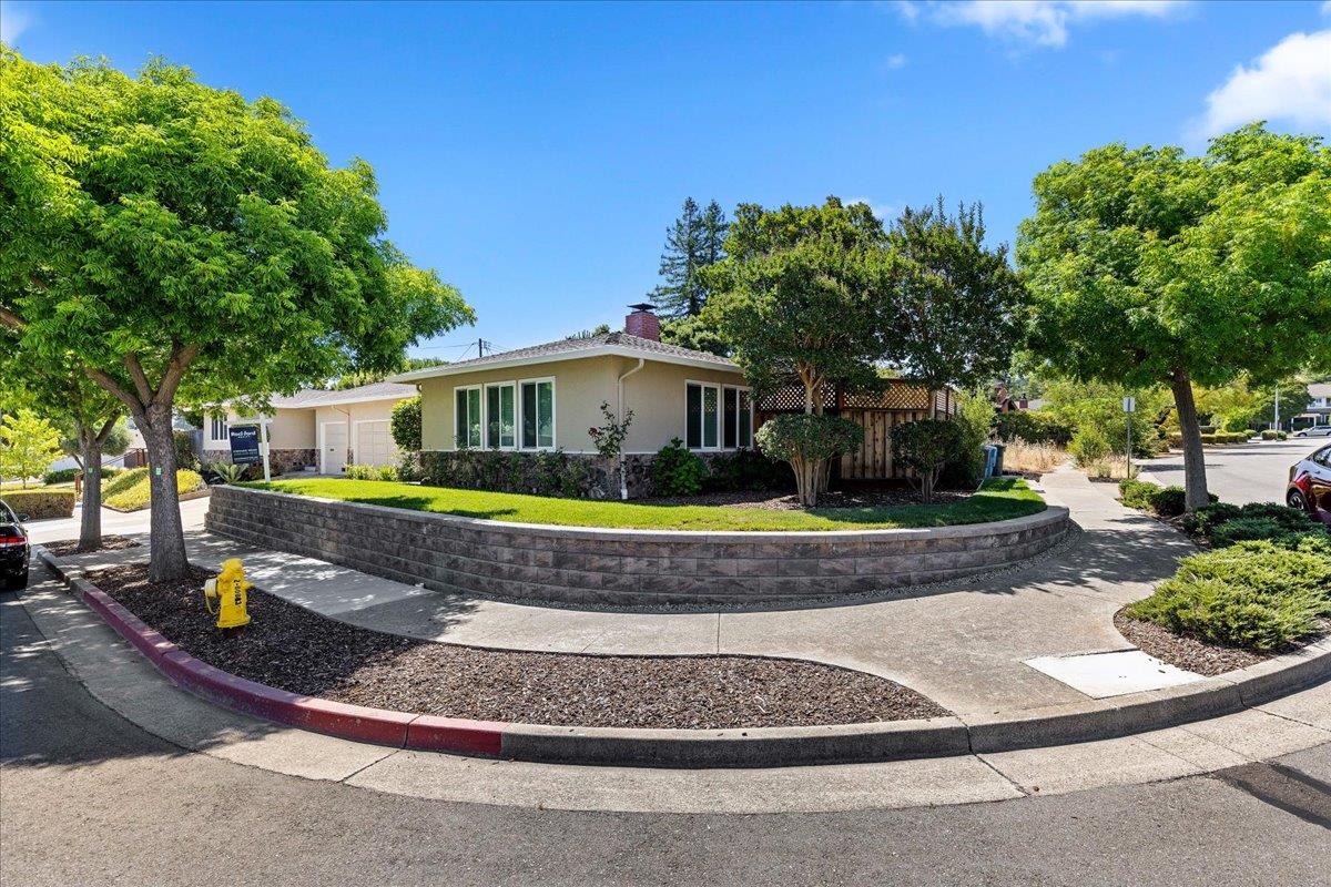 22812 Medina Lane