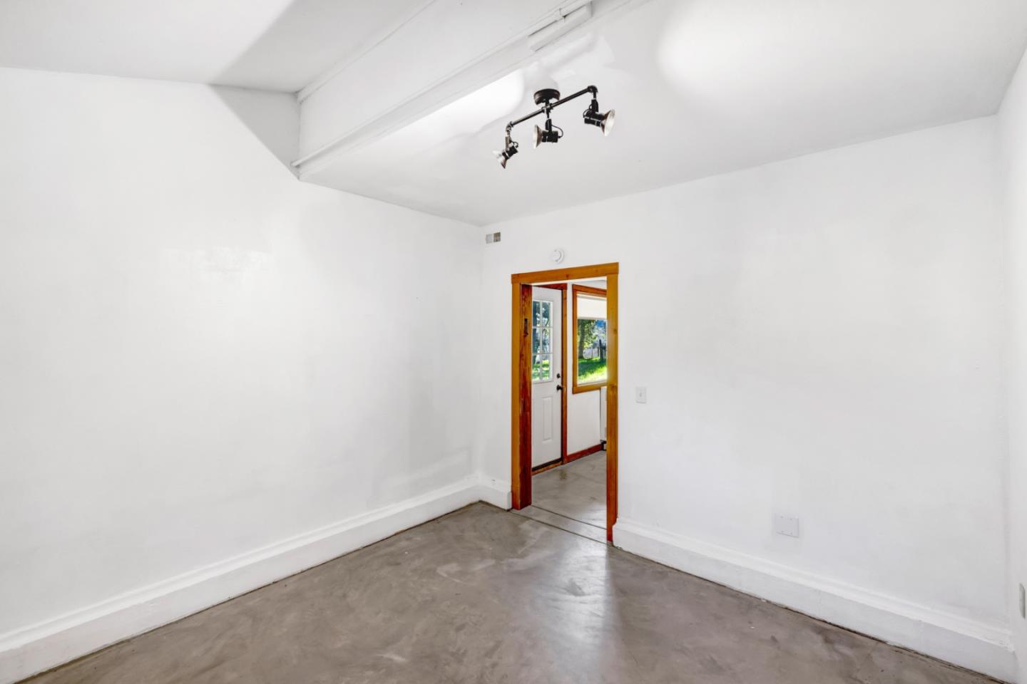 42250 Carmel Valley Road