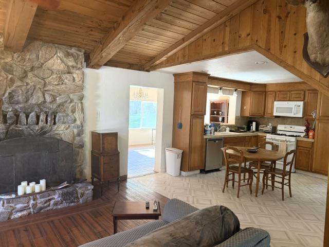 44258 Carmel Valley RD