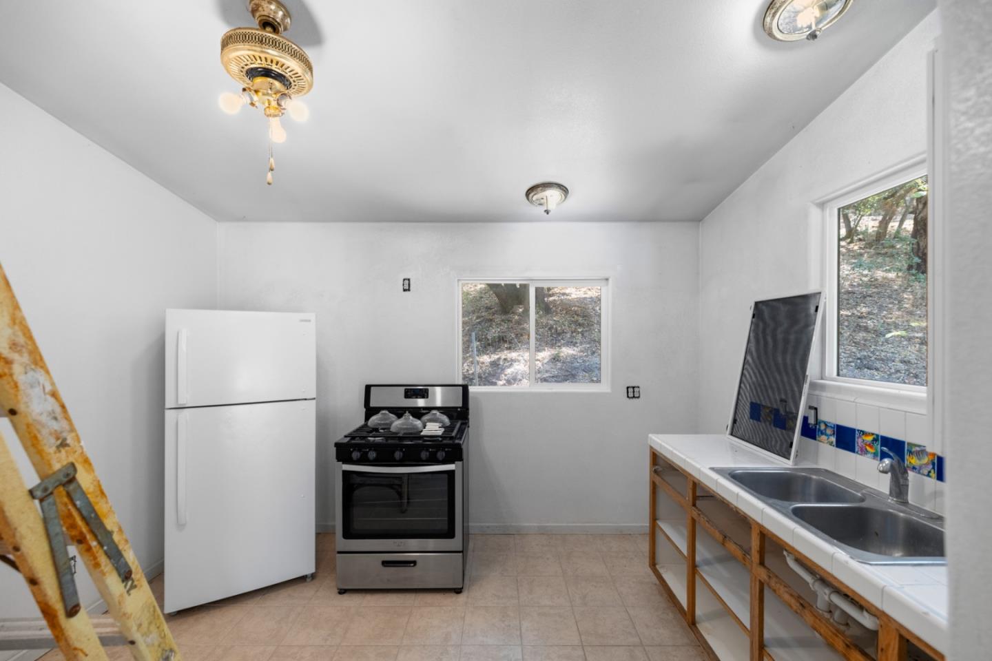 44258 Carmel Valley RD