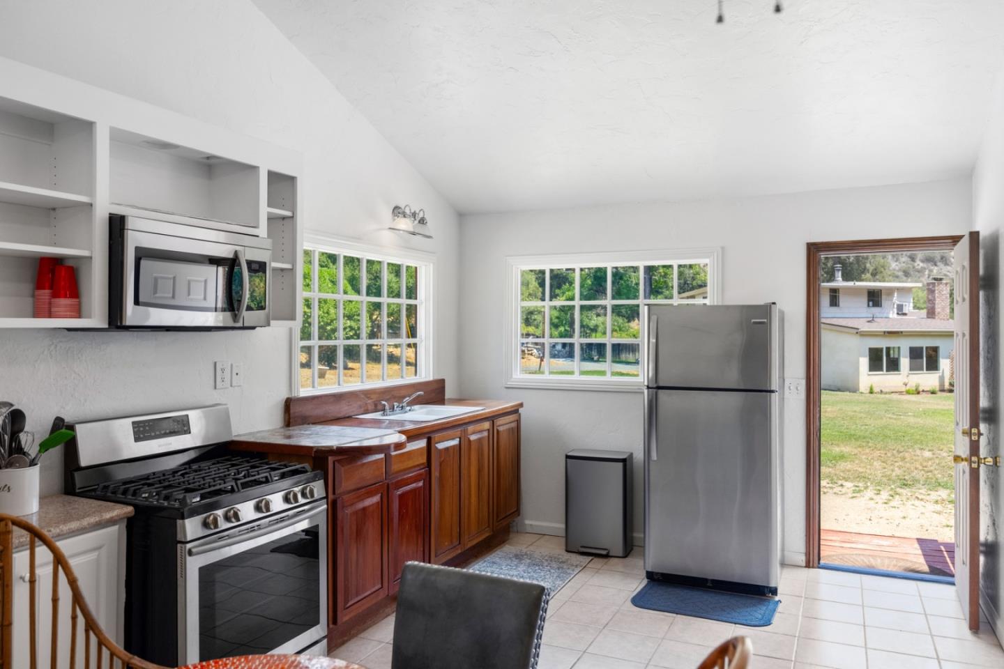 44258 Carmel Valley RD