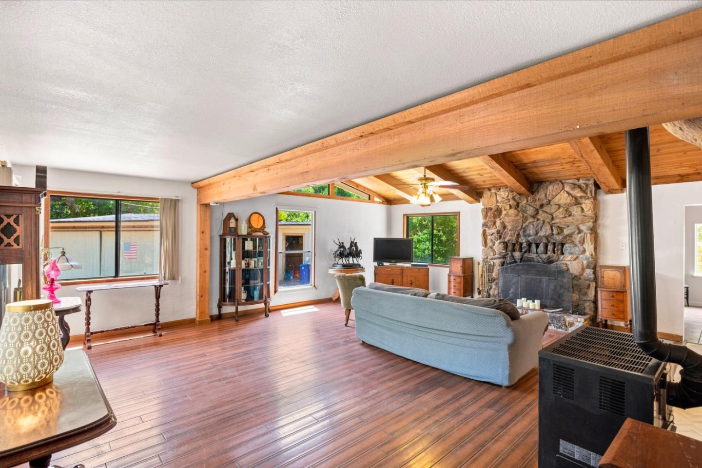 44258 Carmel Valley RD