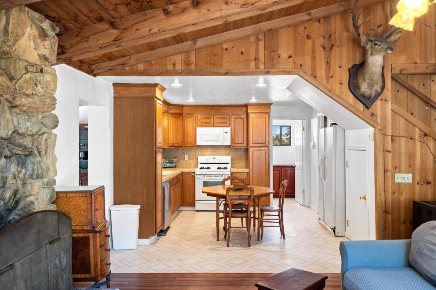 44258 Carmel Valley RD