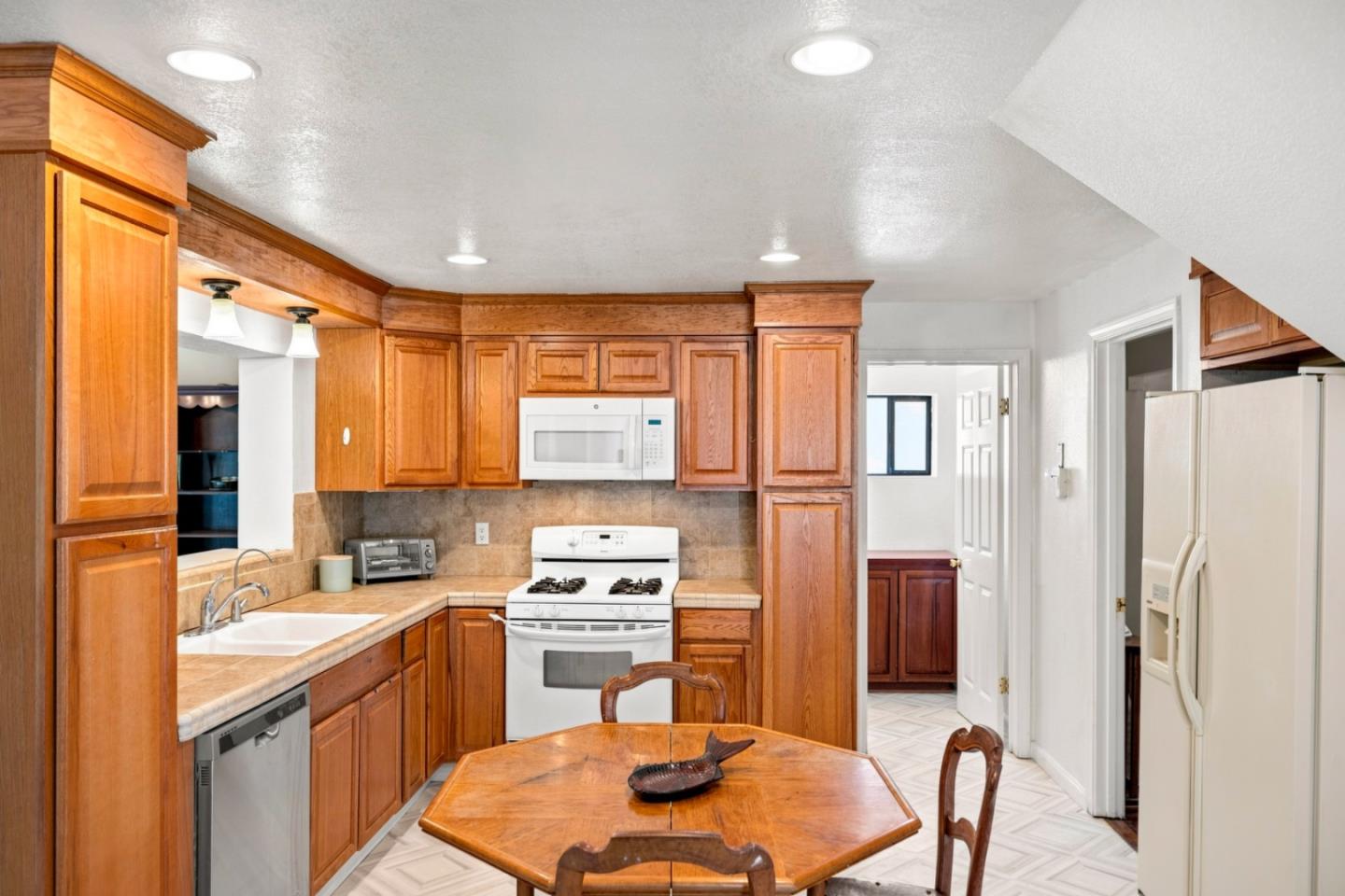 44258 Carmel Valley RD