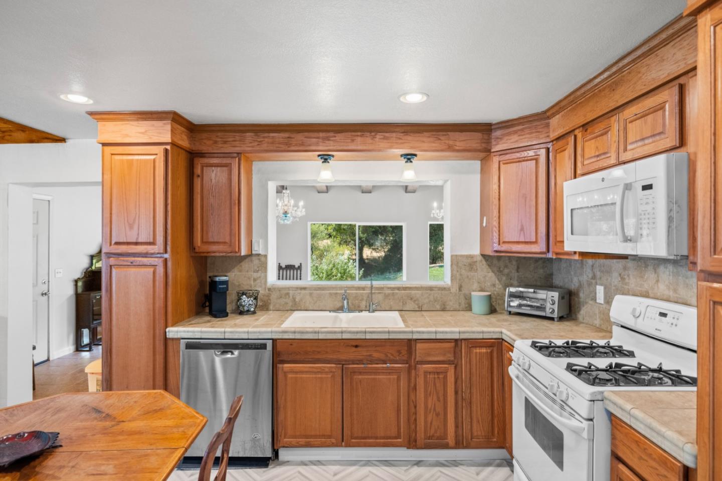 44258 Carmel Valley RD