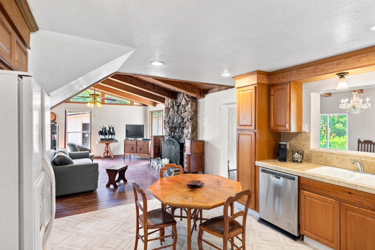 44258 Carmel Valley RD