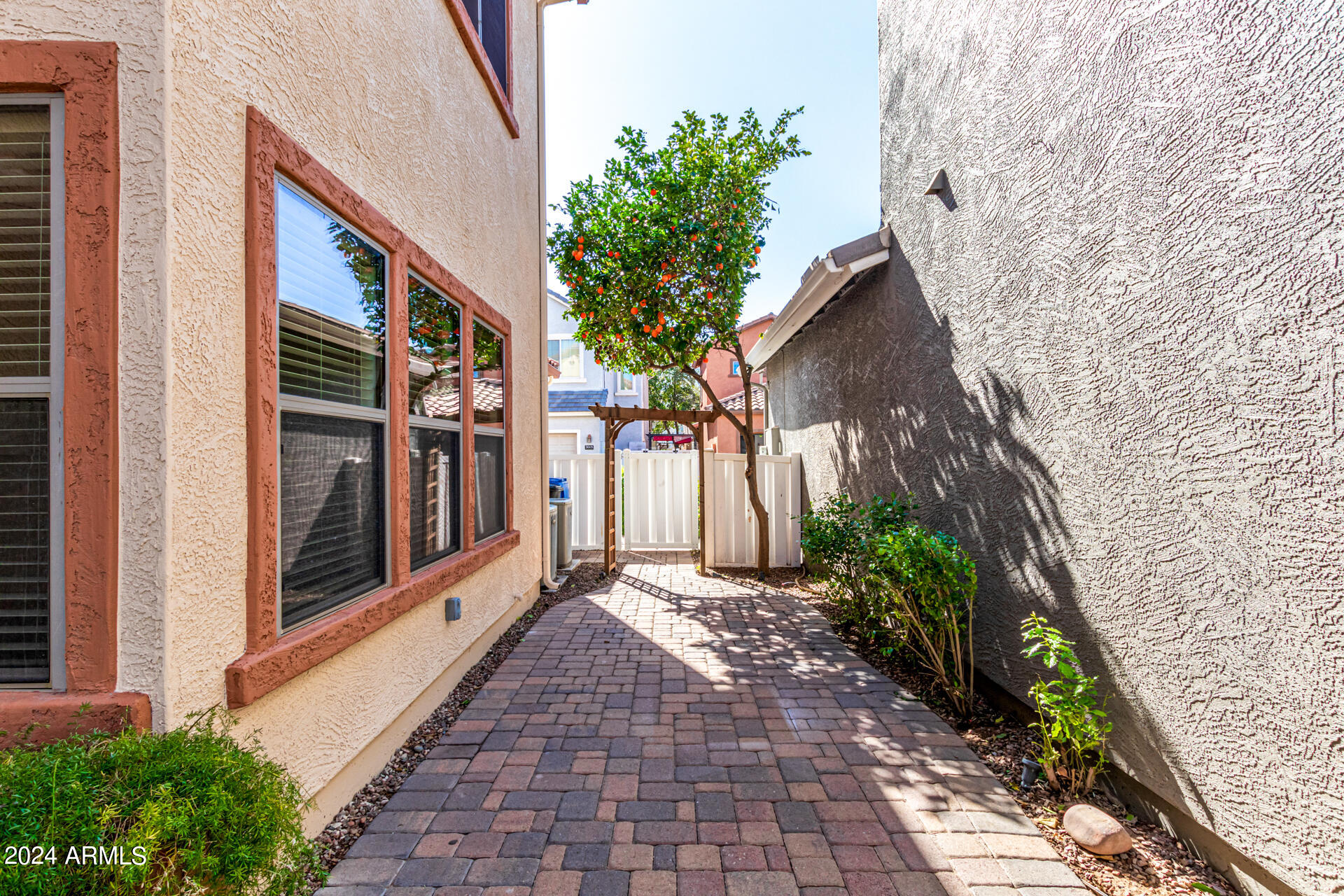 3068 E TAMARISK Street