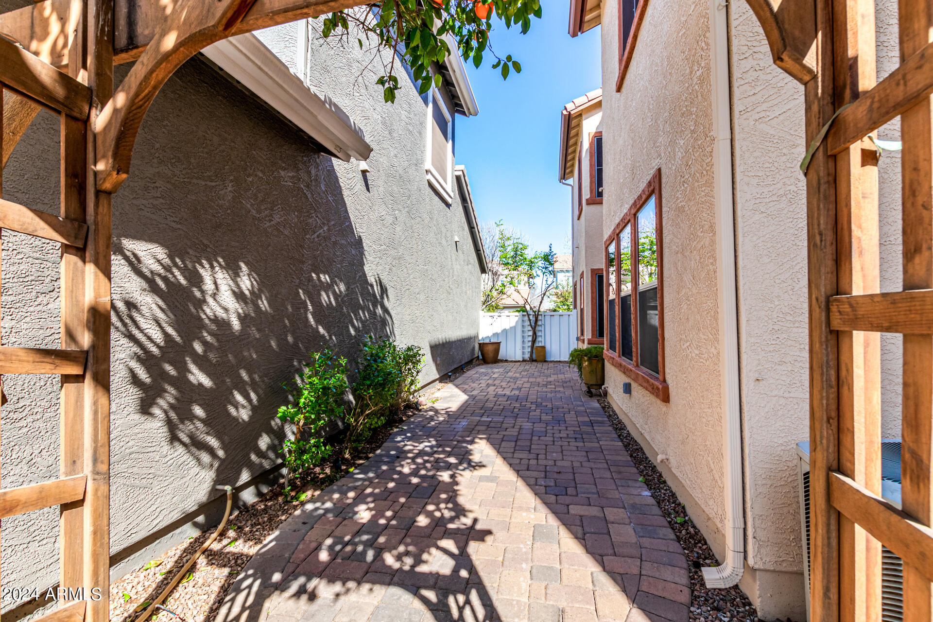 3068 E TAMARISK Street