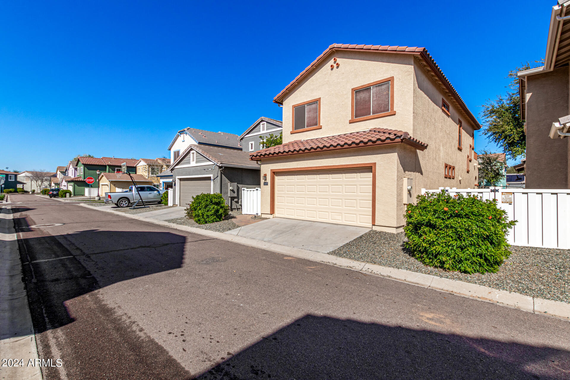 3068 E TAMARISK Street