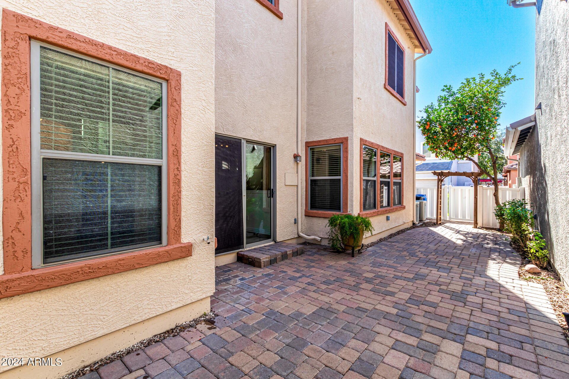 3068 E TAMARISK Street