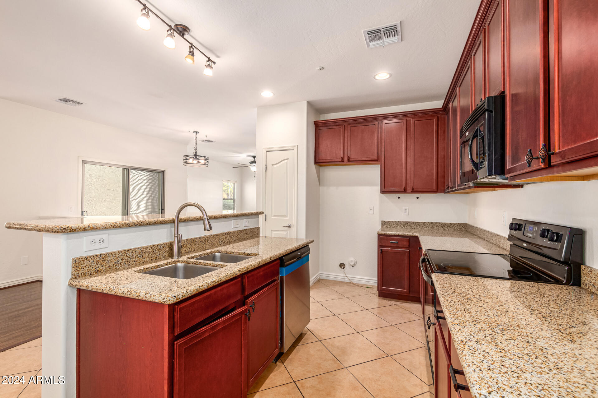 3068 E TAMARISK Street