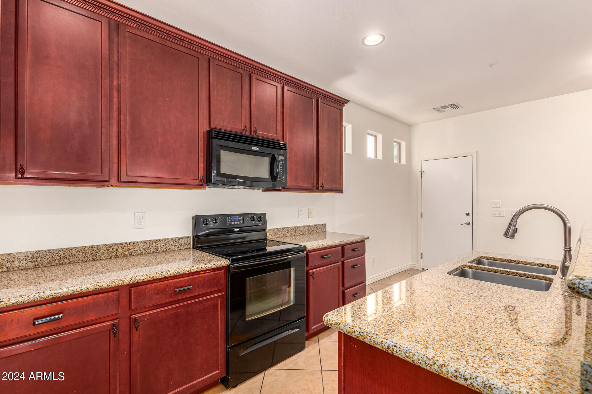 3068 E TAMARISK Street