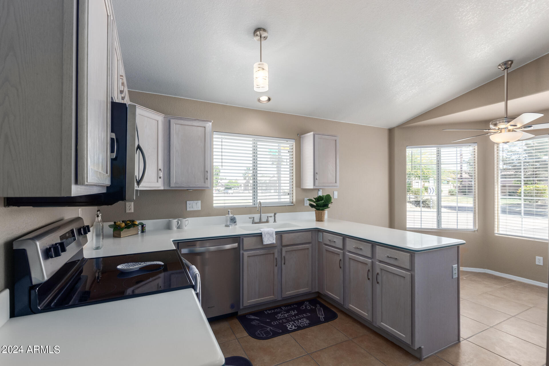 5252 W PONTIAC Drive