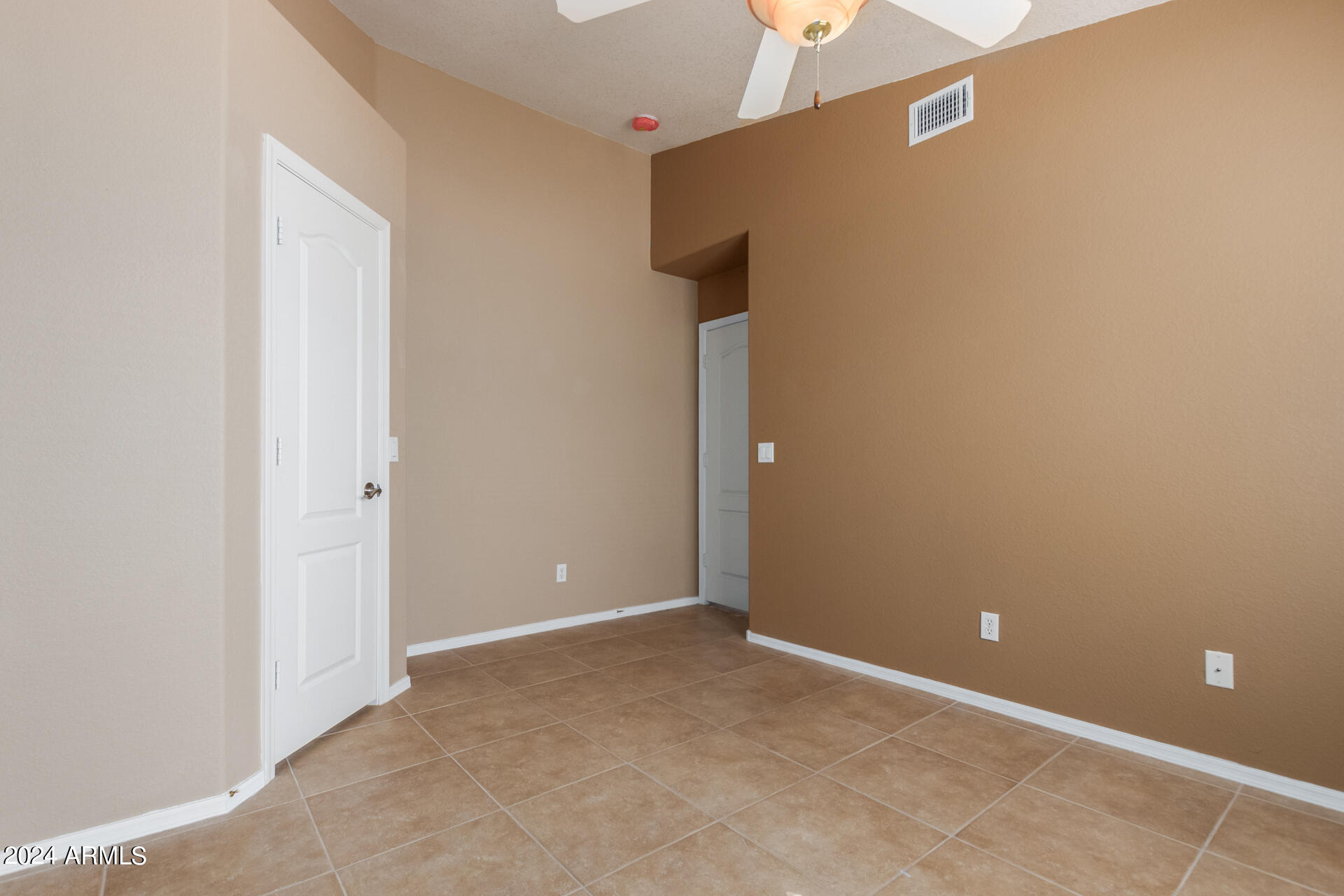 5252 W PONTIAC Drive