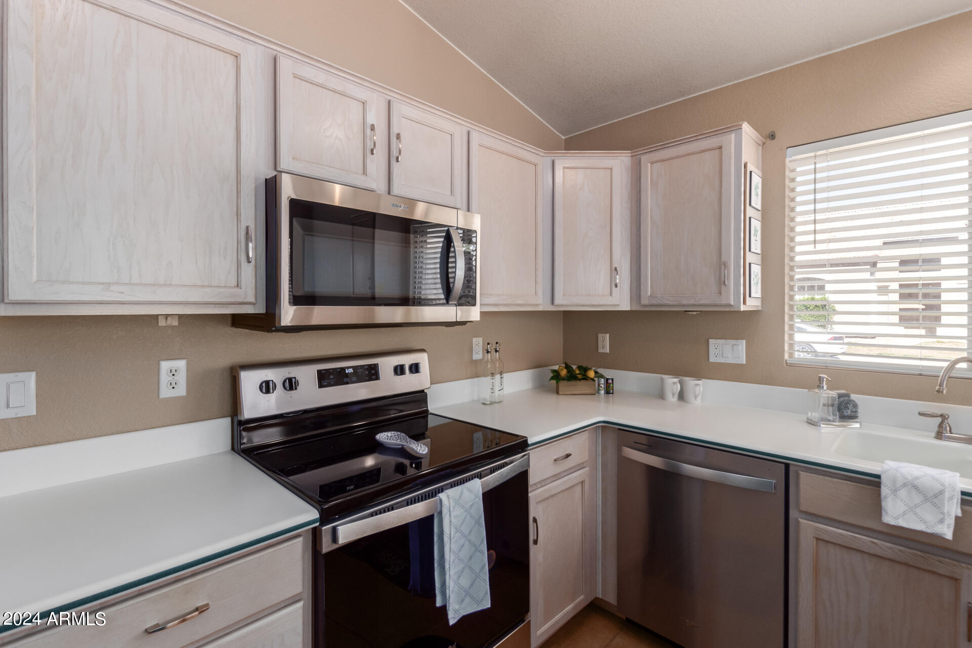 5252 W PONTIAC Drive