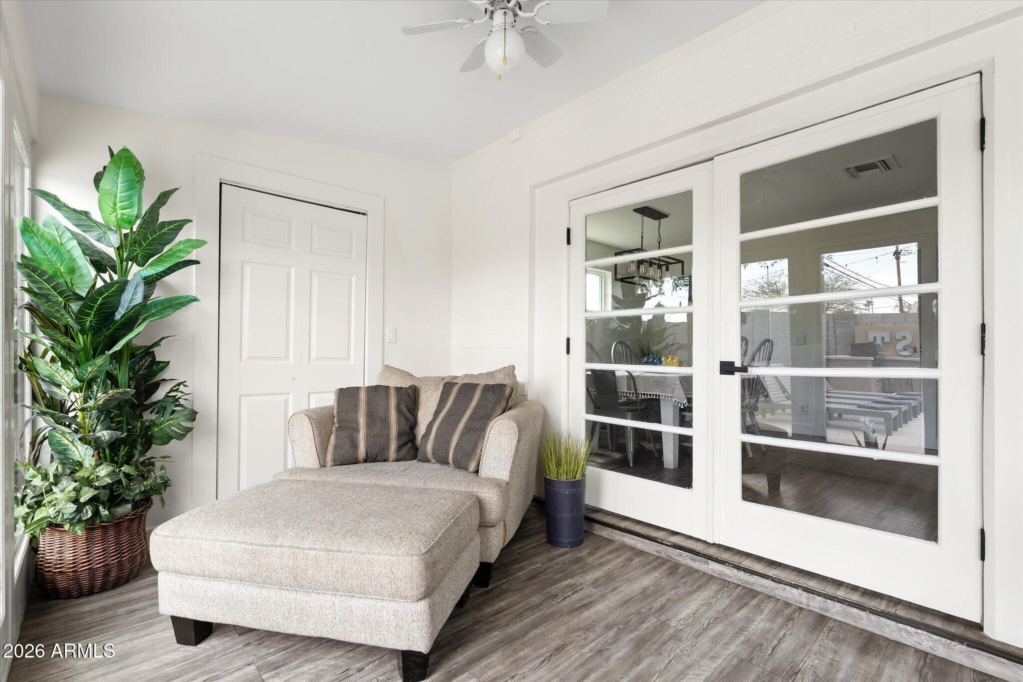 423 N 73rd Place