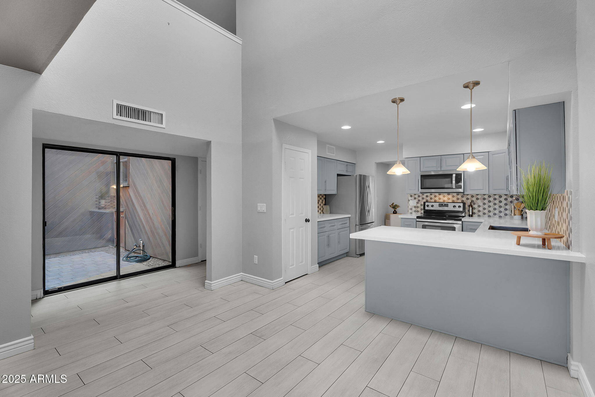 2312 S FOREST Avenue