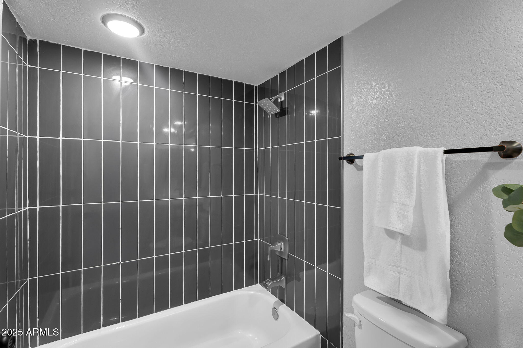 2312 S FOREST Avenue