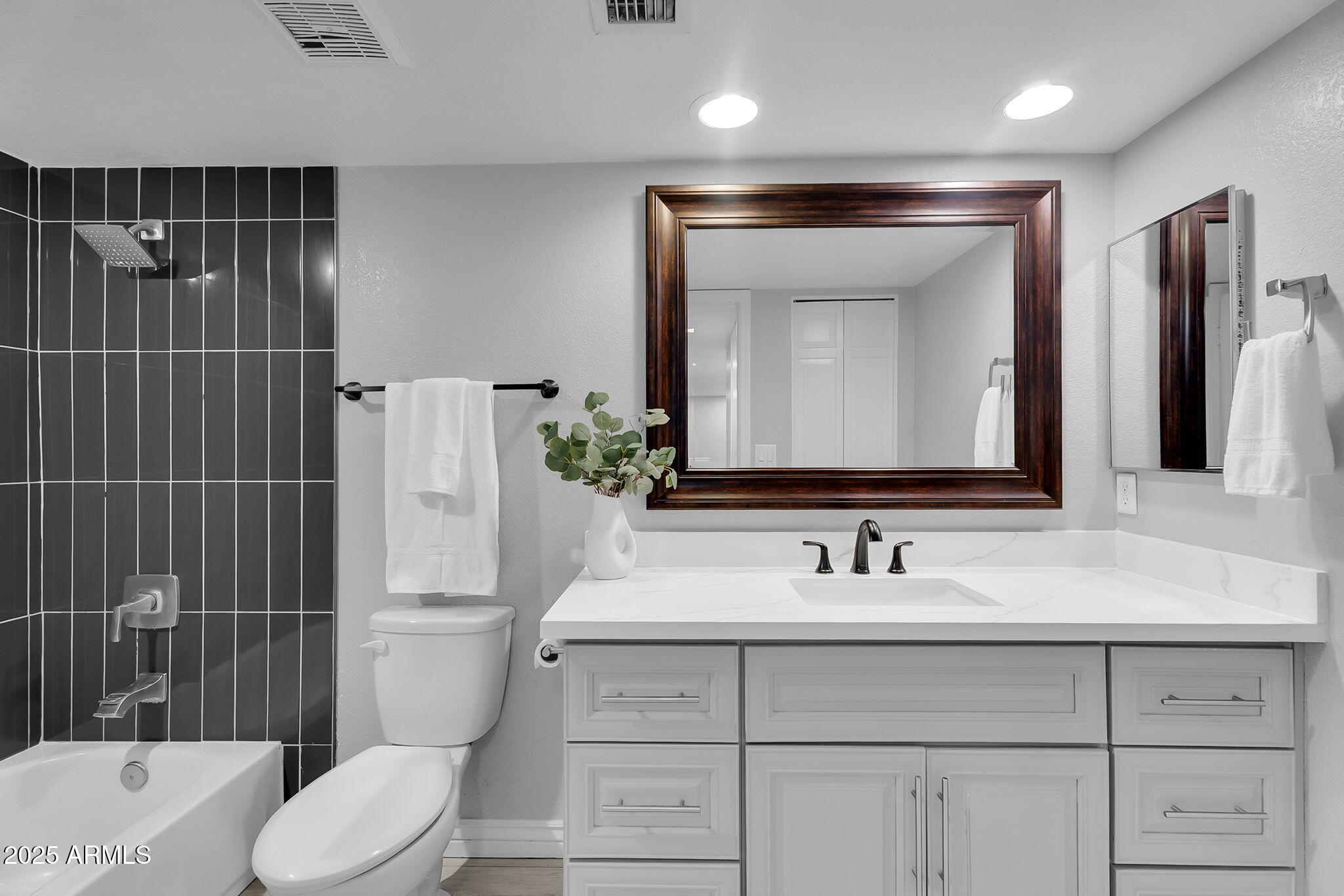 2312 S FOREST Avenue