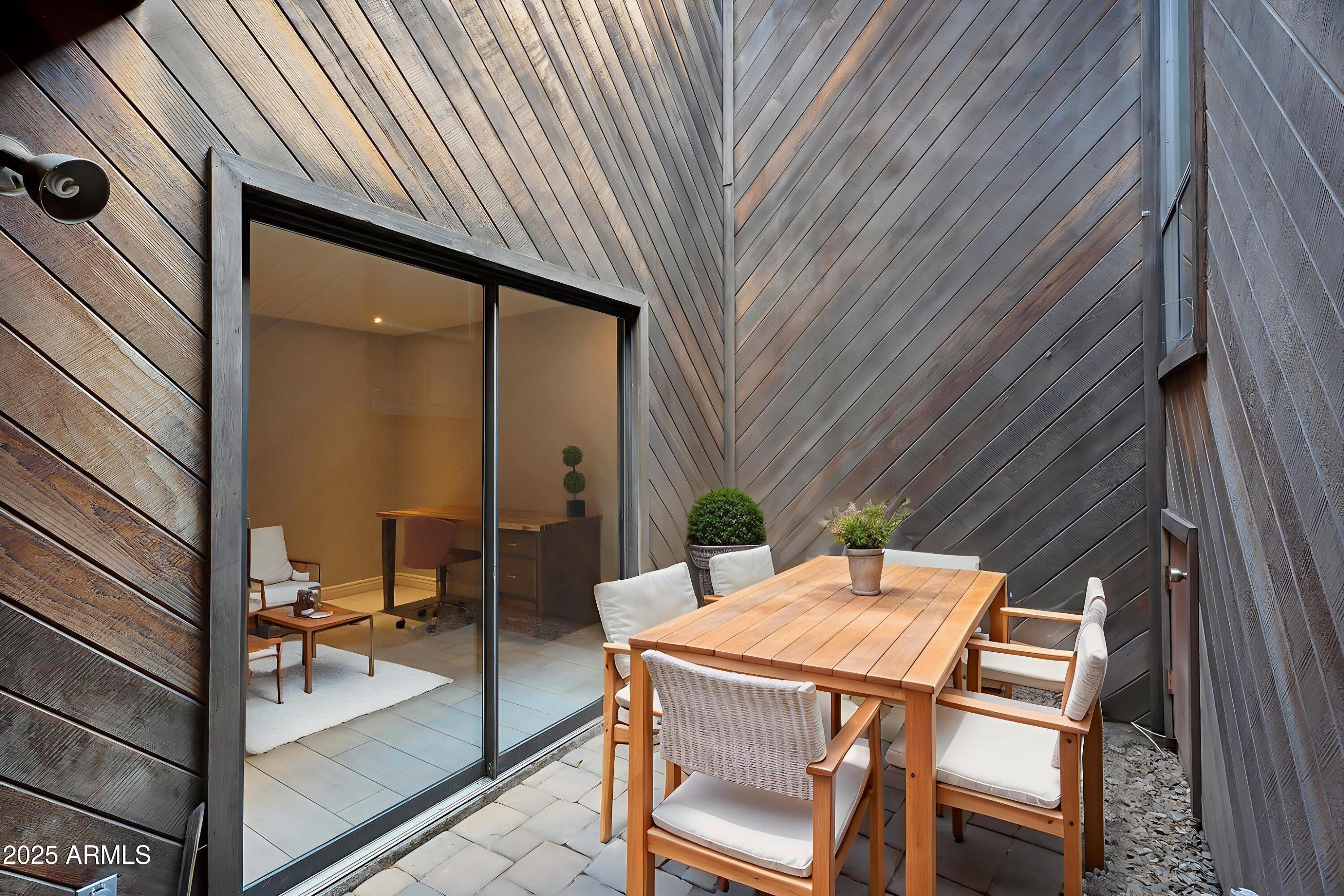 2312 S FOREST Avenue