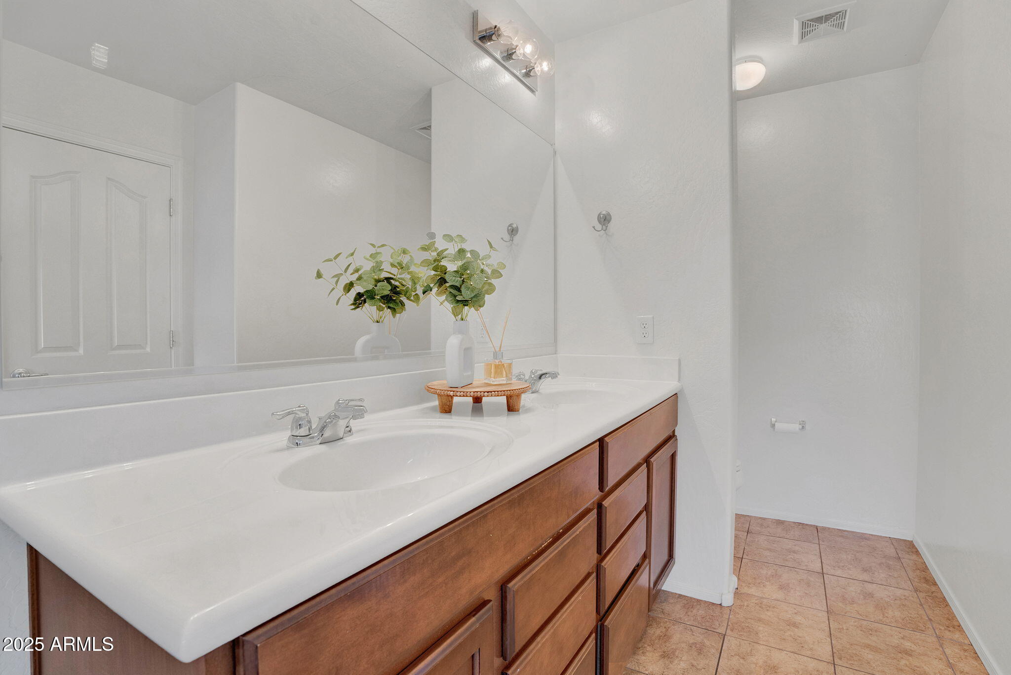 3460 E HARWELL Road, Gilbert