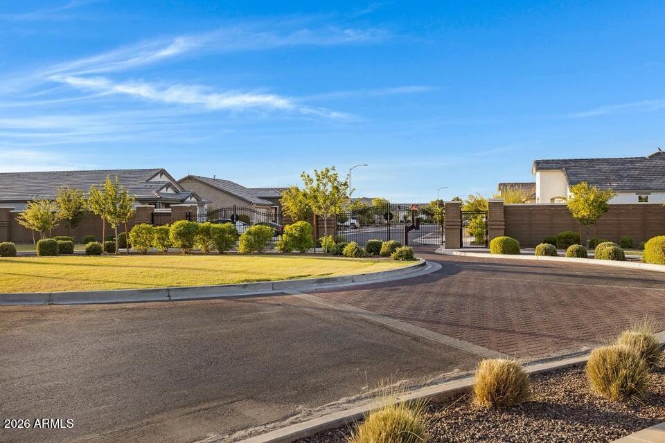 8450 W MEDLOCK Drive