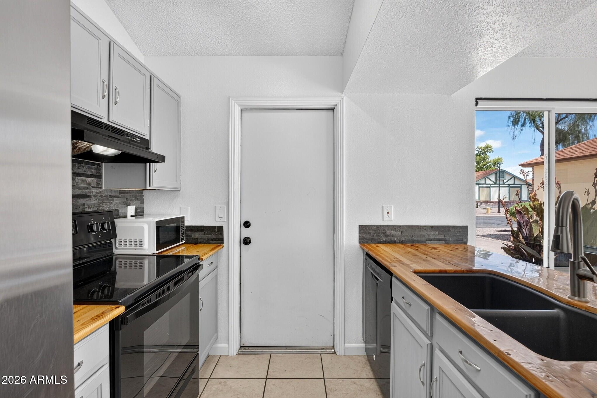 1111 N 64TH Street 10