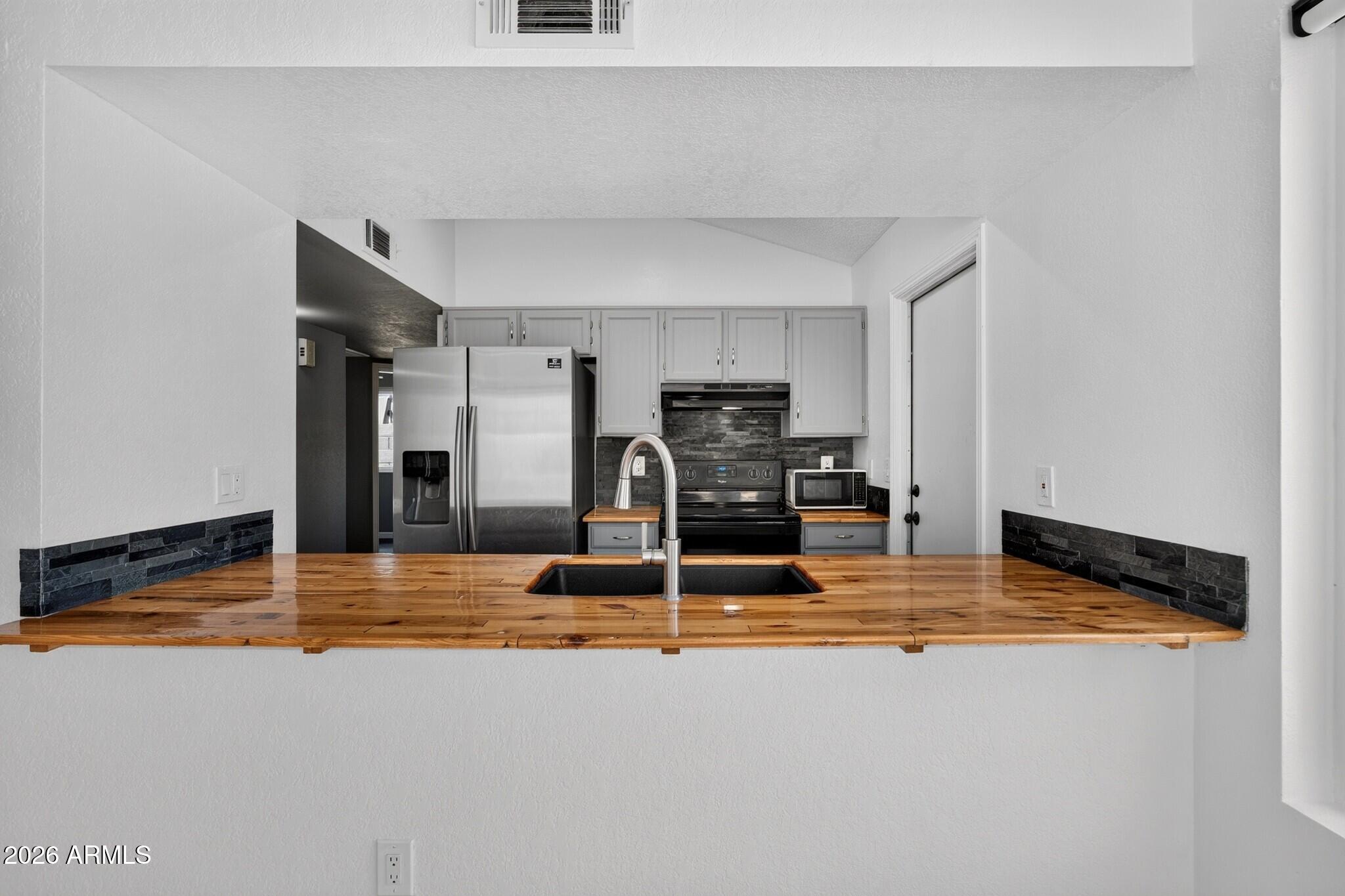 1111 N 64TH Street 10