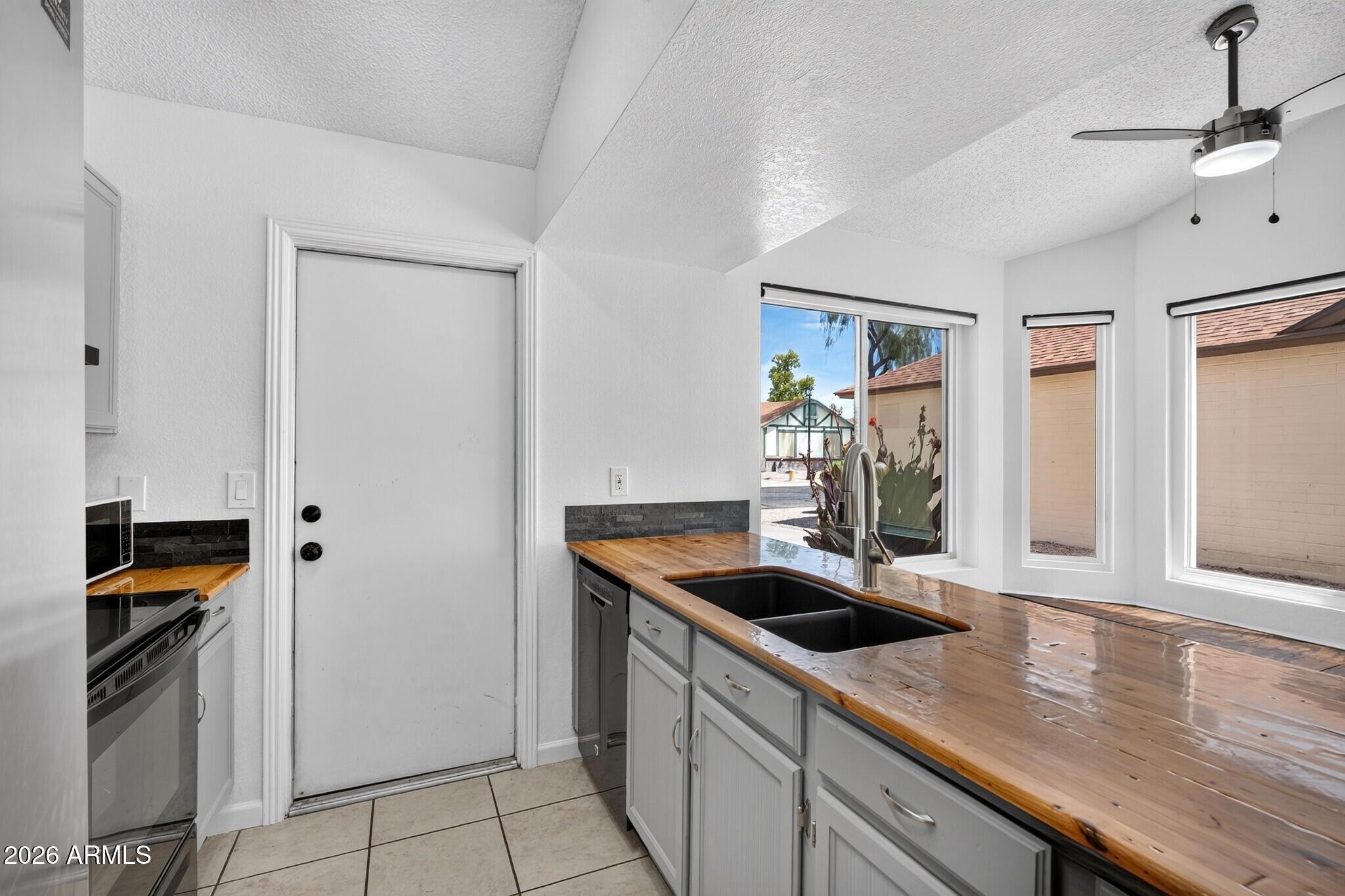 1111 N 64TH Street 10