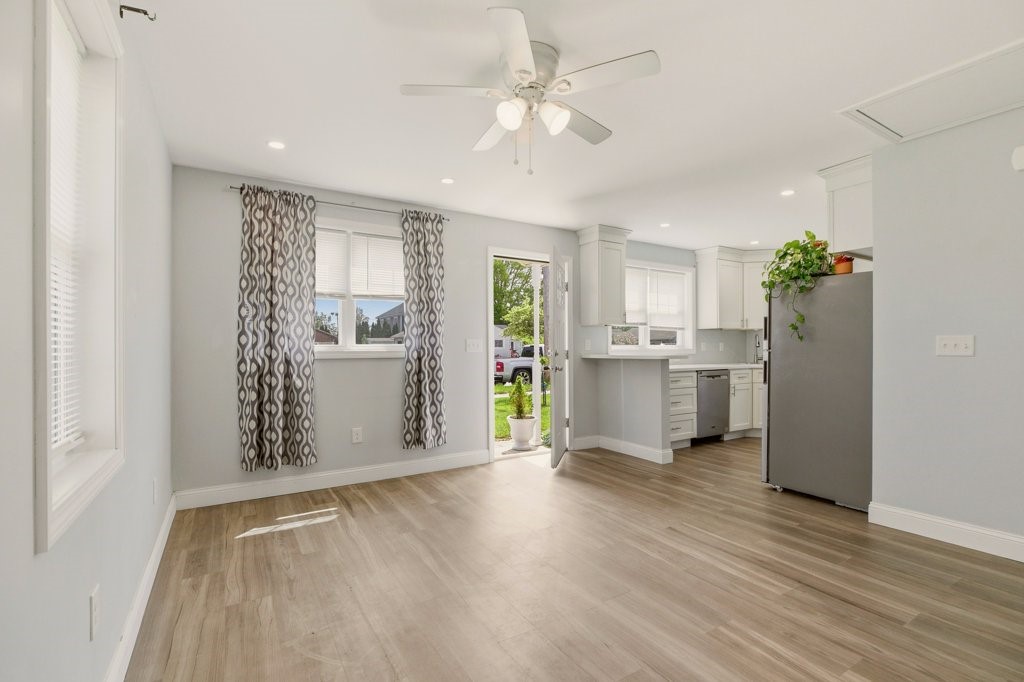 6 Woolsey Road A