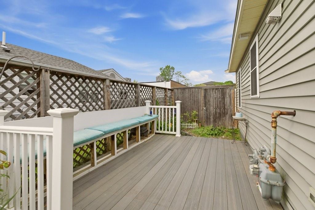 6 Woolsey Road A