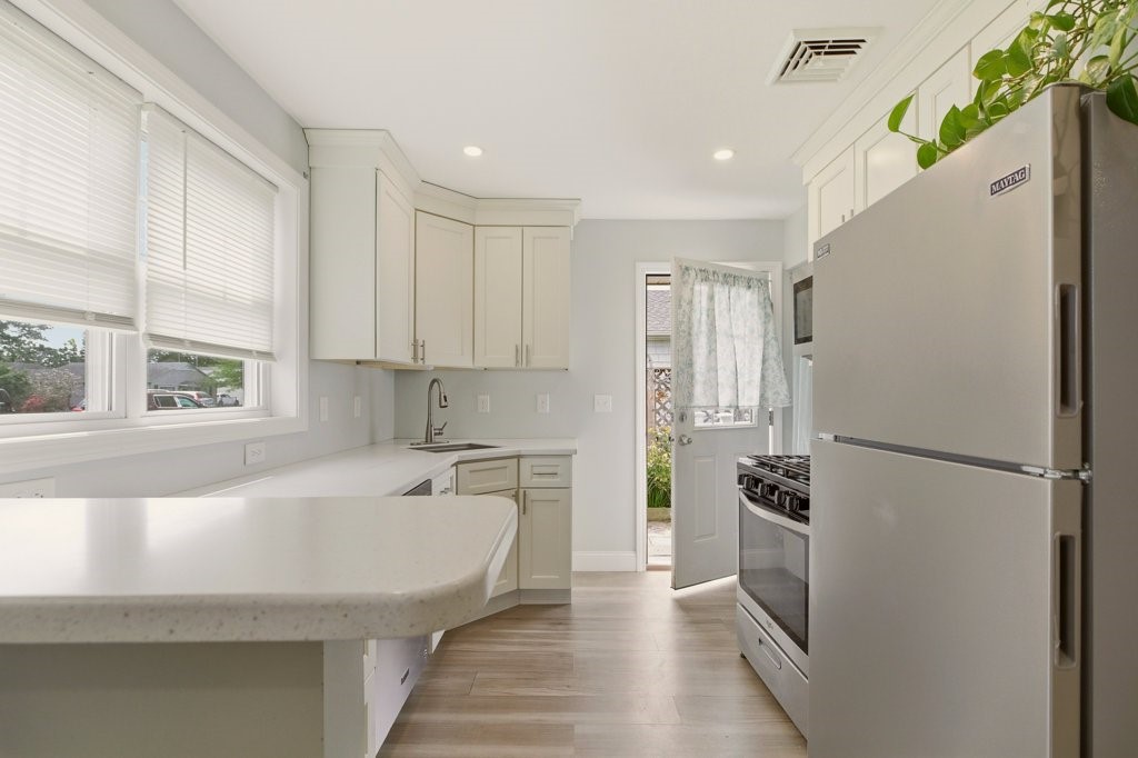 6 Woolsey Road A
