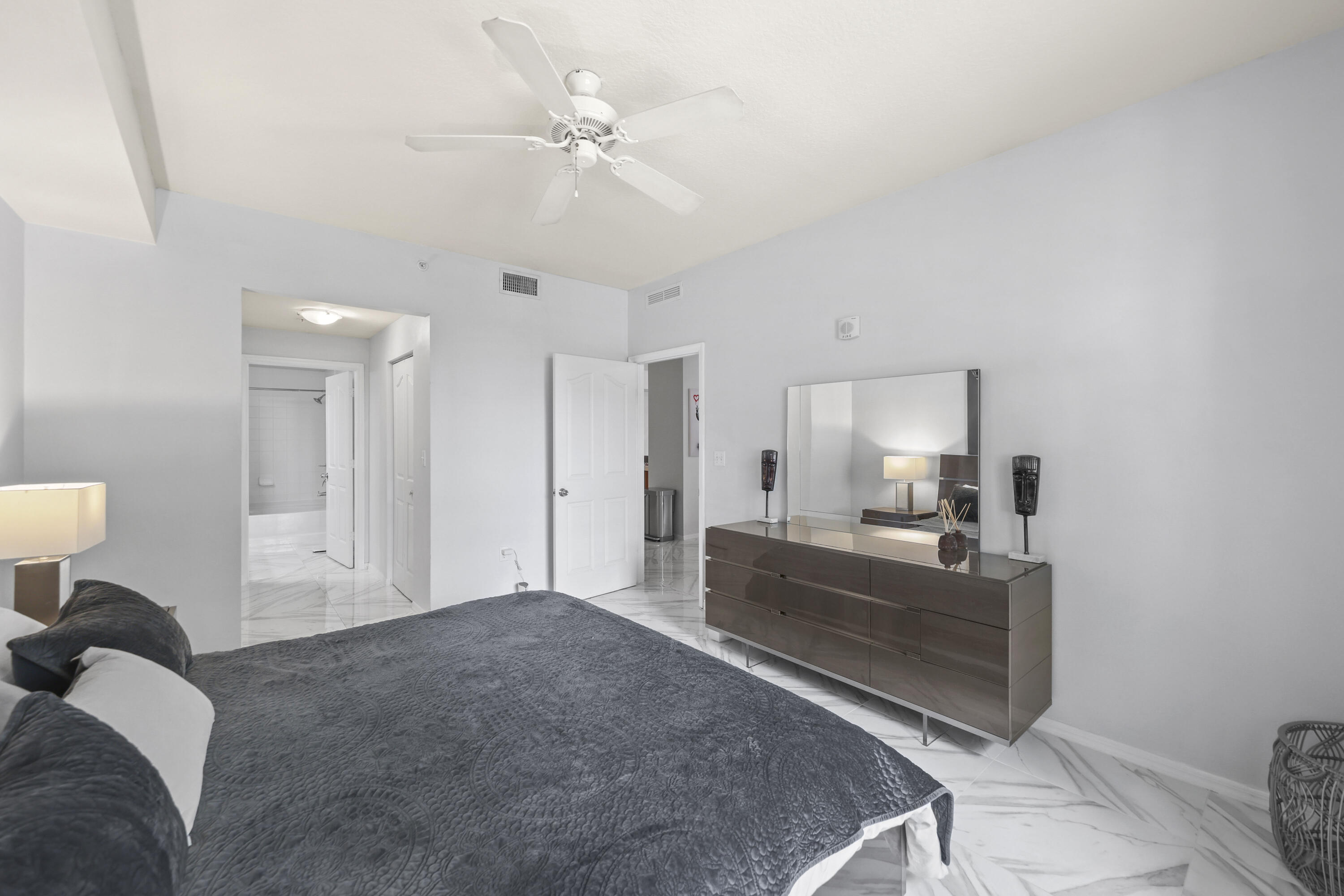 250 NE 3rd Avenue 1208