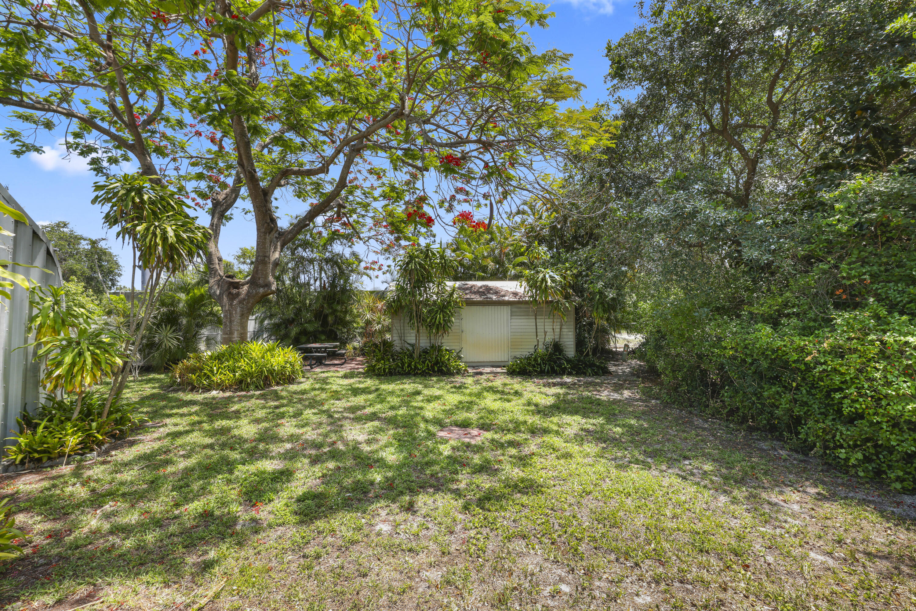 1720 SW 10th Street
