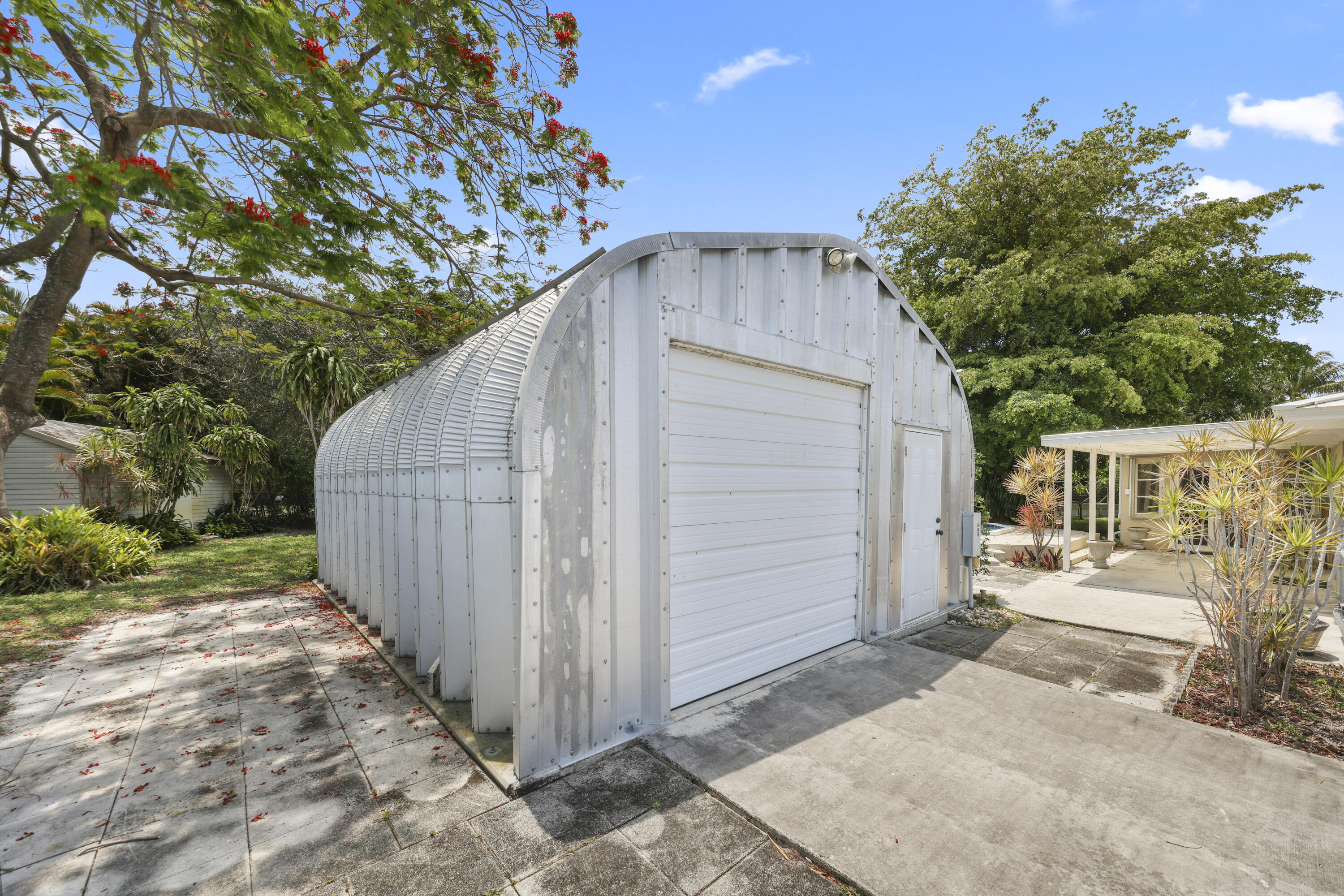 1720 SW 10th Street