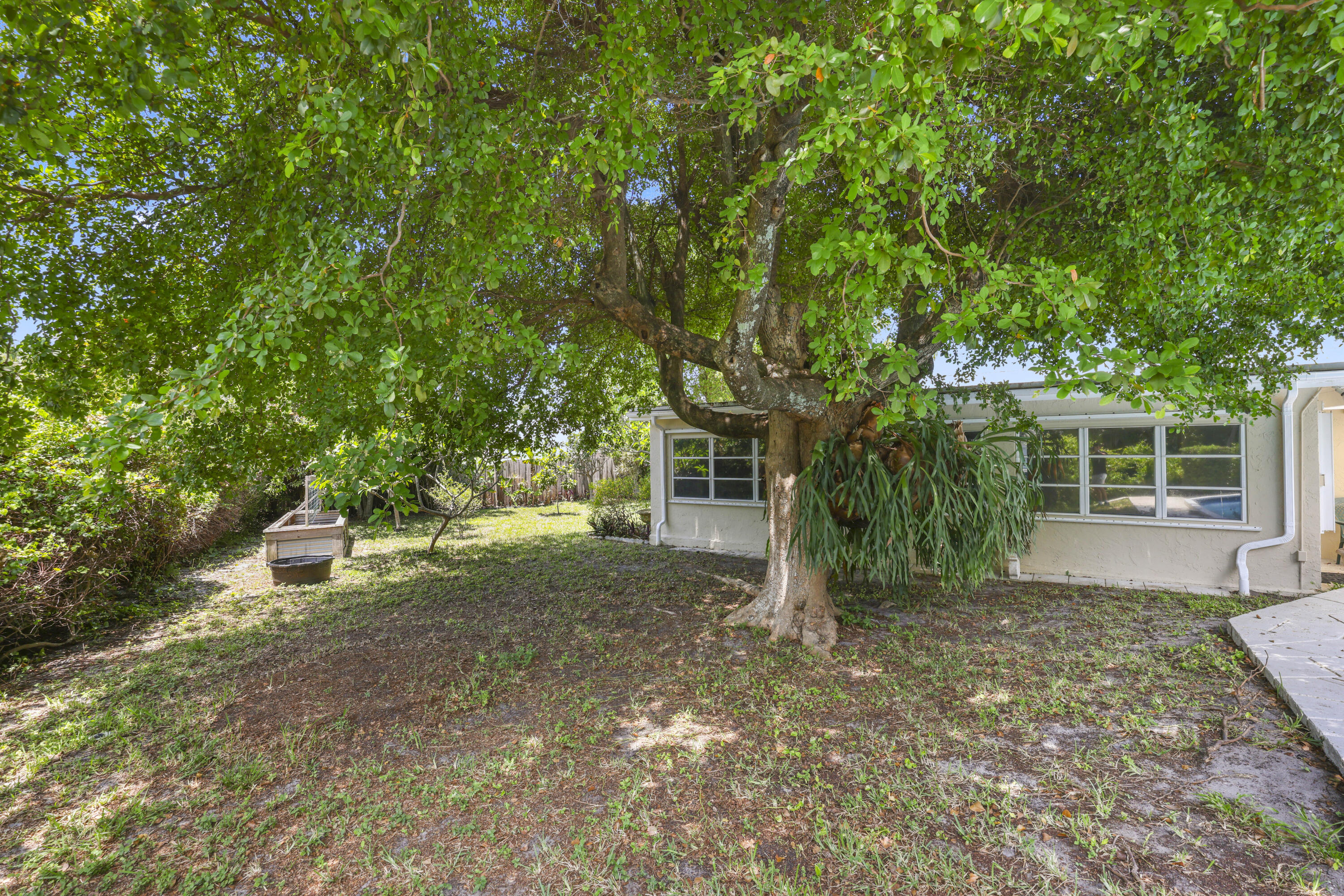 1720 SW 10th Street