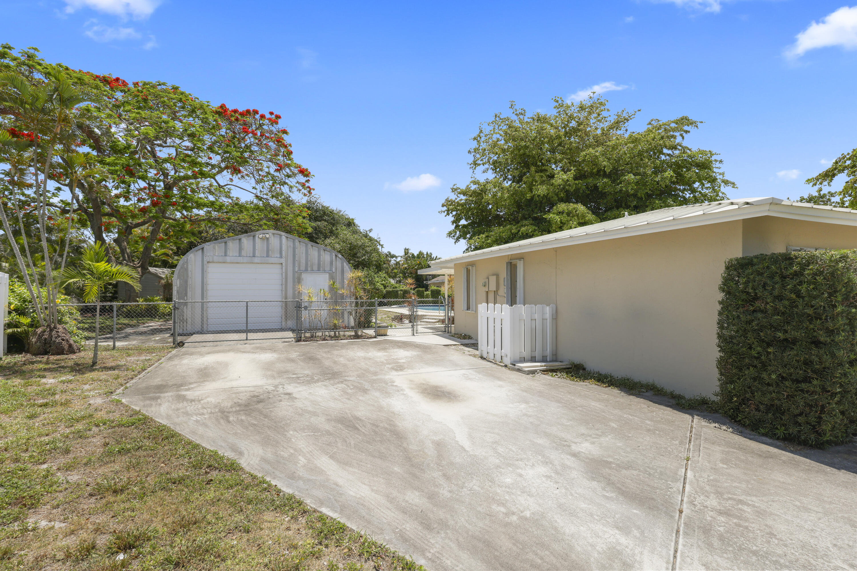 1720 SW 10th Street
