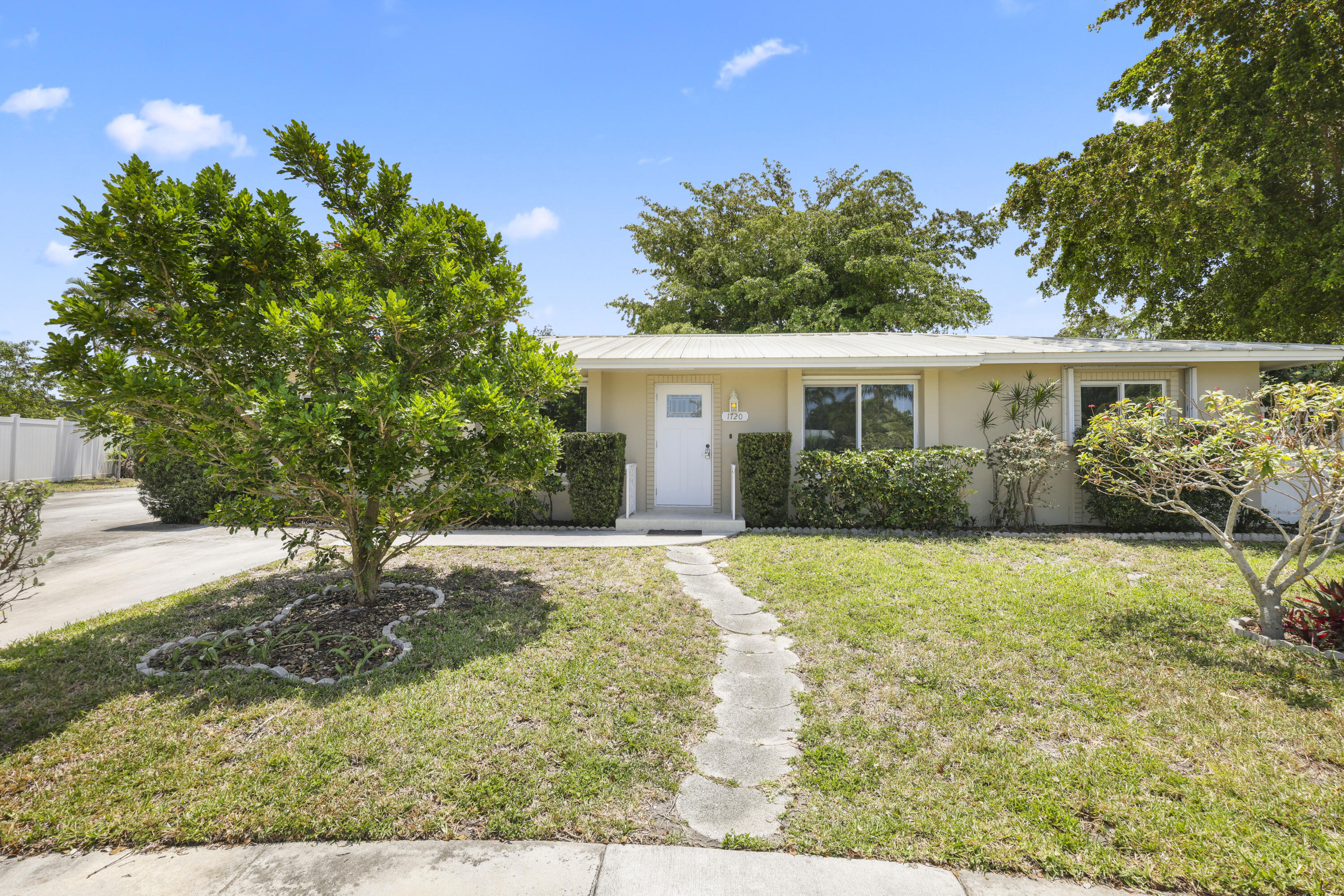 1720 SW 10th Street