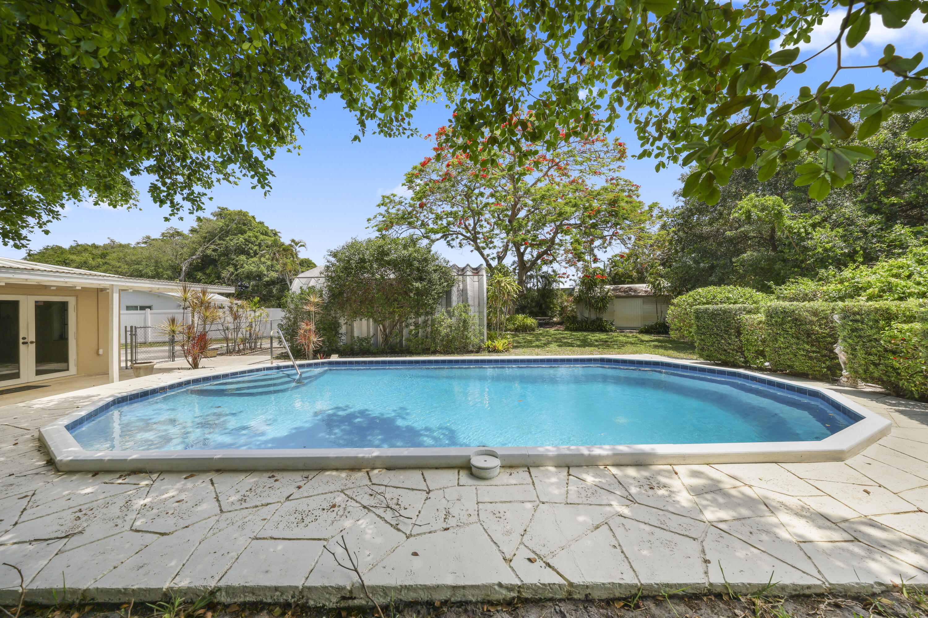 1720 SW 10th Street
