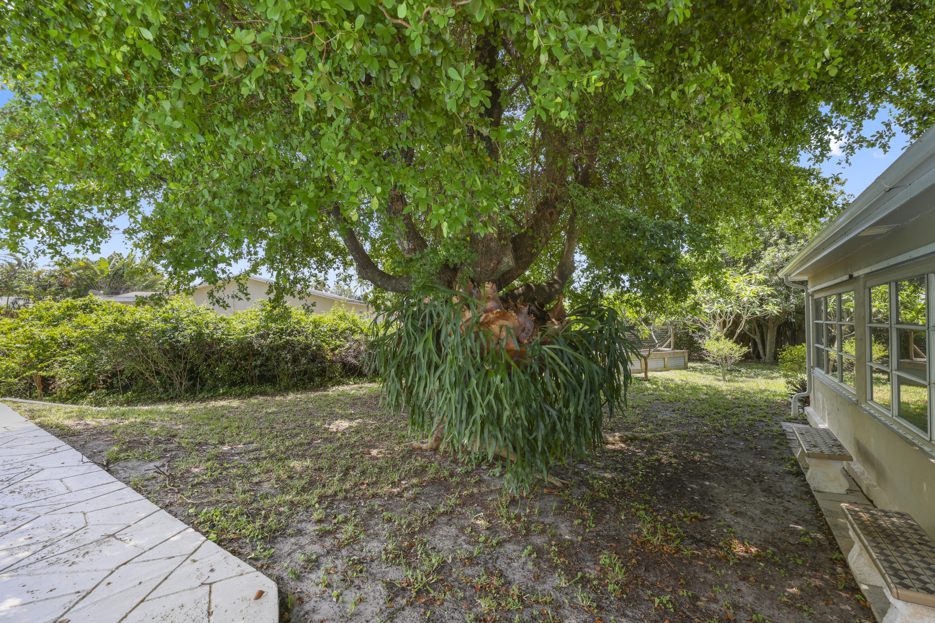1720 SW 10th Street