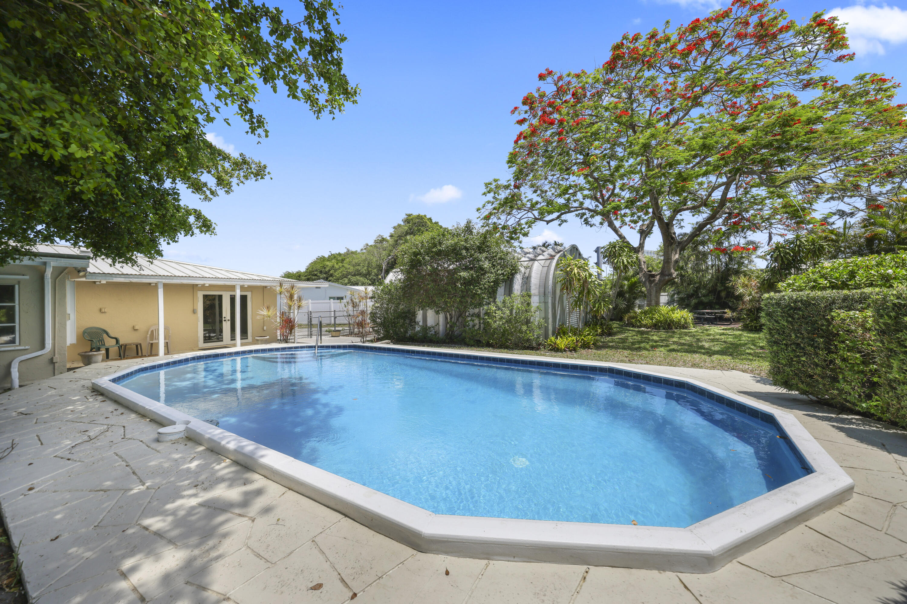 1720 SW 10th Street
