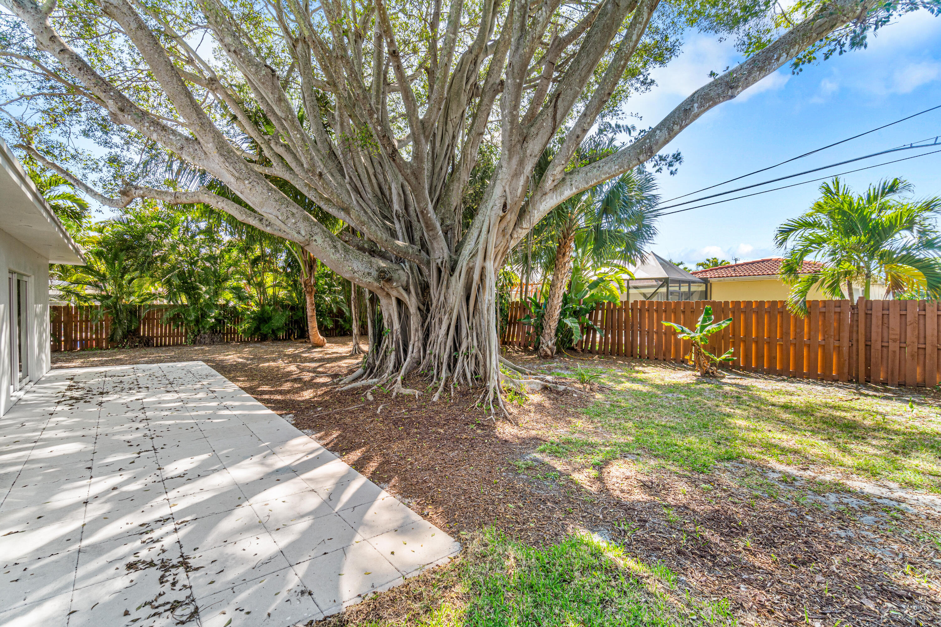 1188 W Camino