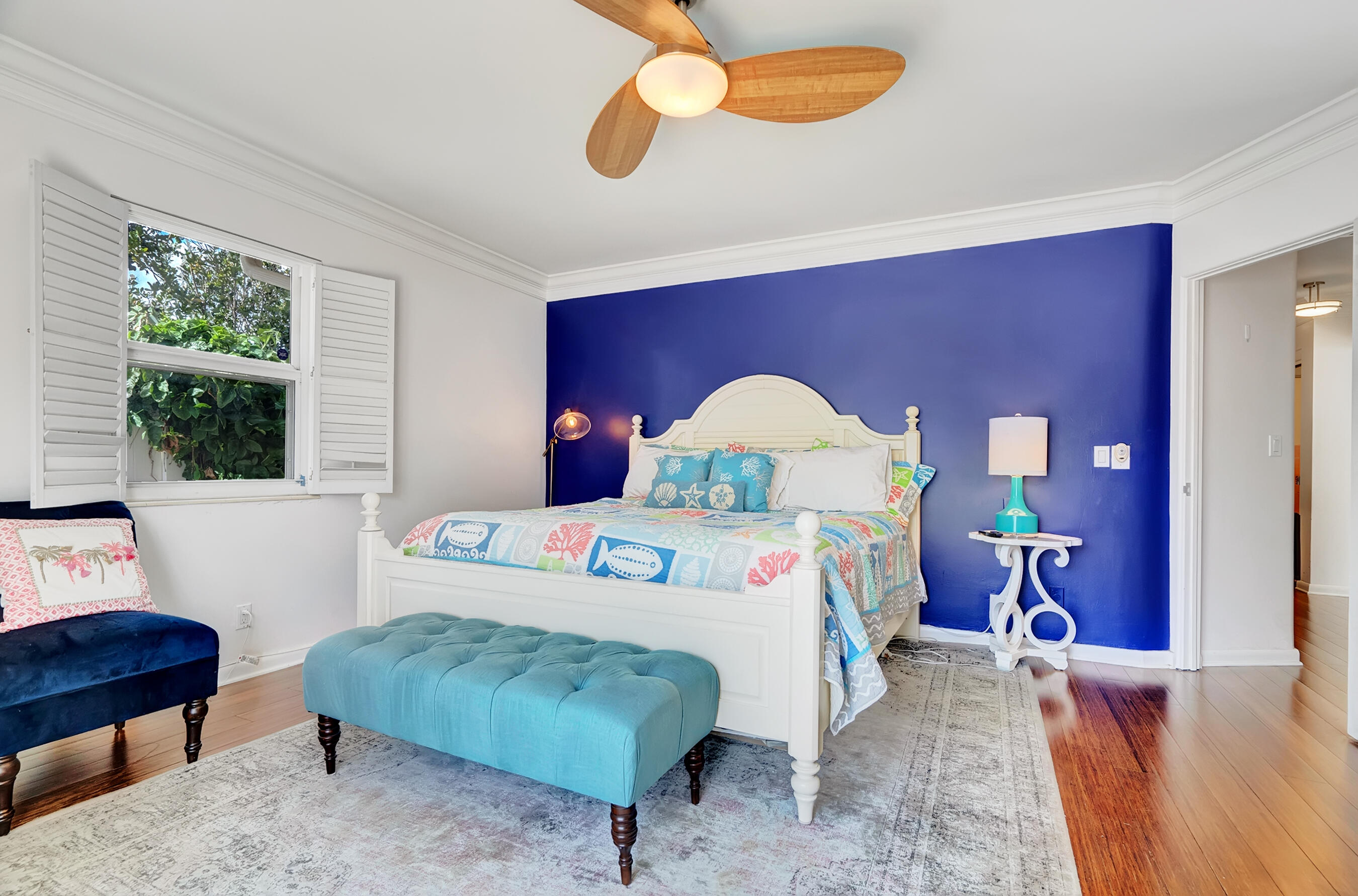 2415 N Lakeside Drive