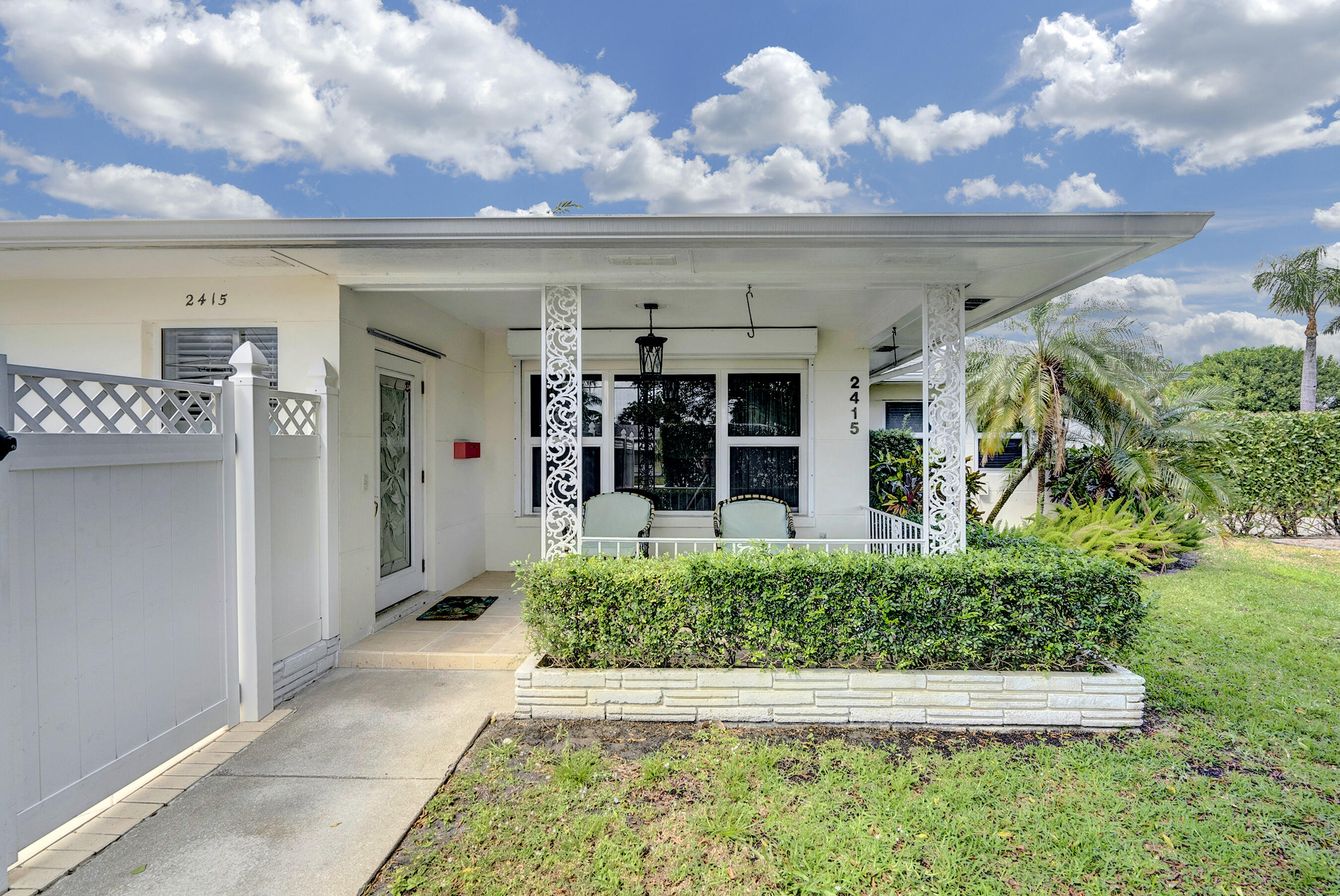 2415 N Lakeside Drive